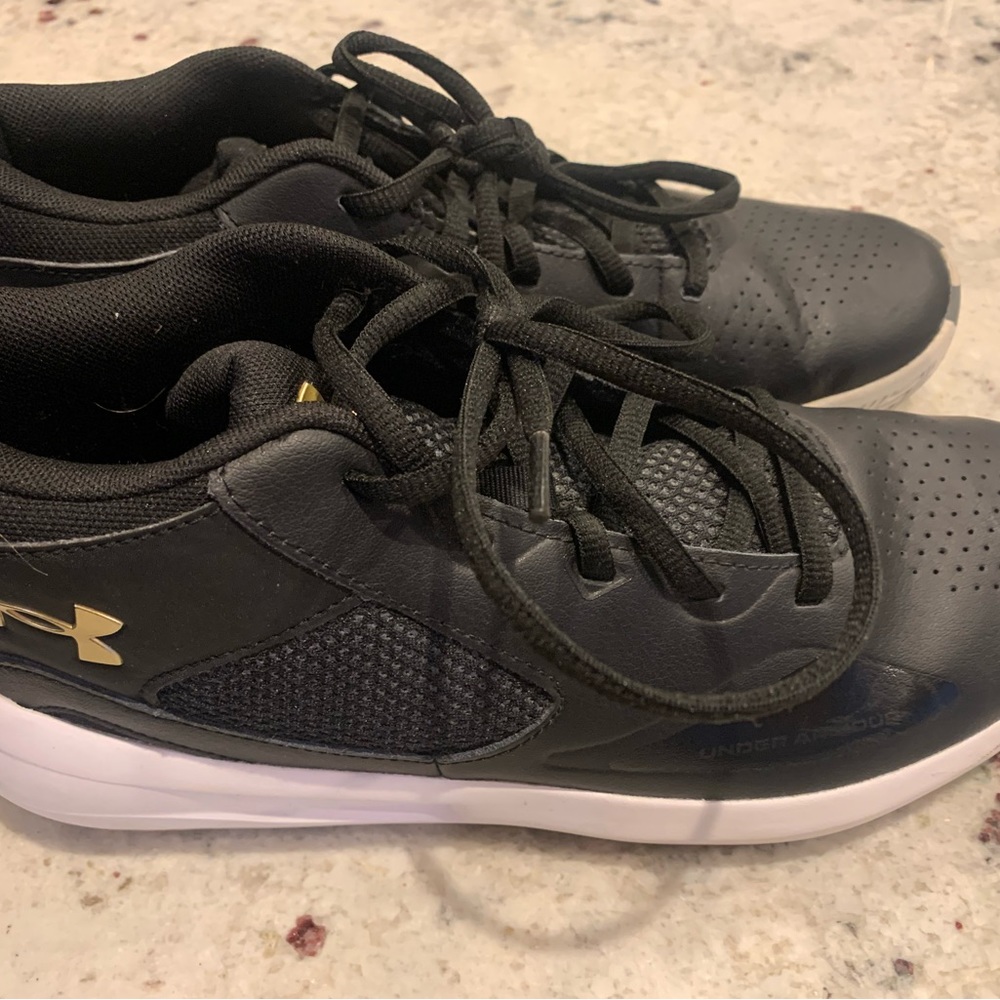 Boys Under Amour Basketball Shoes